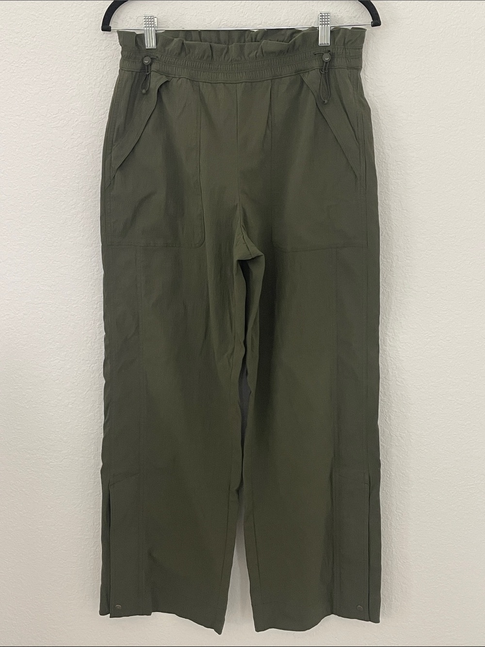 Athleta Women's Size 8 Olive Green Utility Travel Pants Zip Ankle Stretch